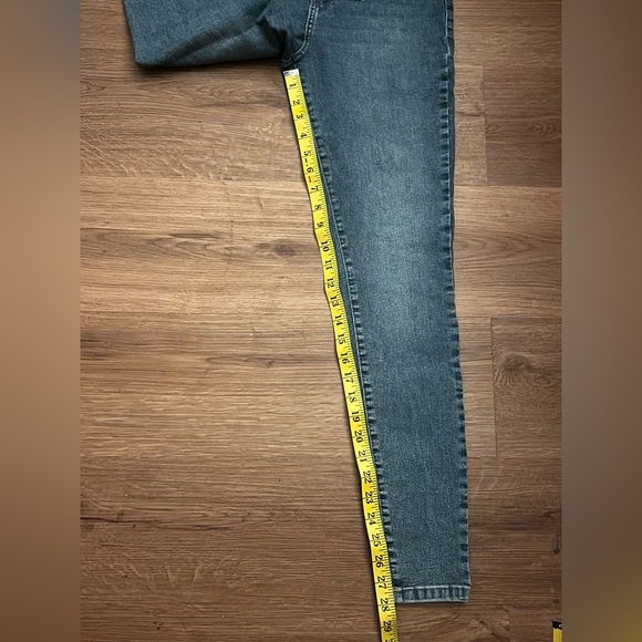 Forever 21 Women’s Skinny Jeans Size Medium - Picture 3 of 8